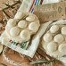 Set Masaj Anti-Celulitic Olivos: Săpun Natural cu Frunze de Măslin + Mănușă Exfoliantă (135 g) Set Masaj Anti-Celulitic Olivos: Săpun Natural cu Frunze de Măslin + Mănușă Exfoliantă (135 g)